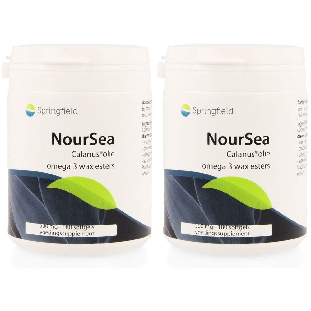 Deux boîtes blanches avec l'inscription "NourSea Calanus olie". Inscription : omega 3 wax esters. Inscription : 500 mg - 180 softgels.