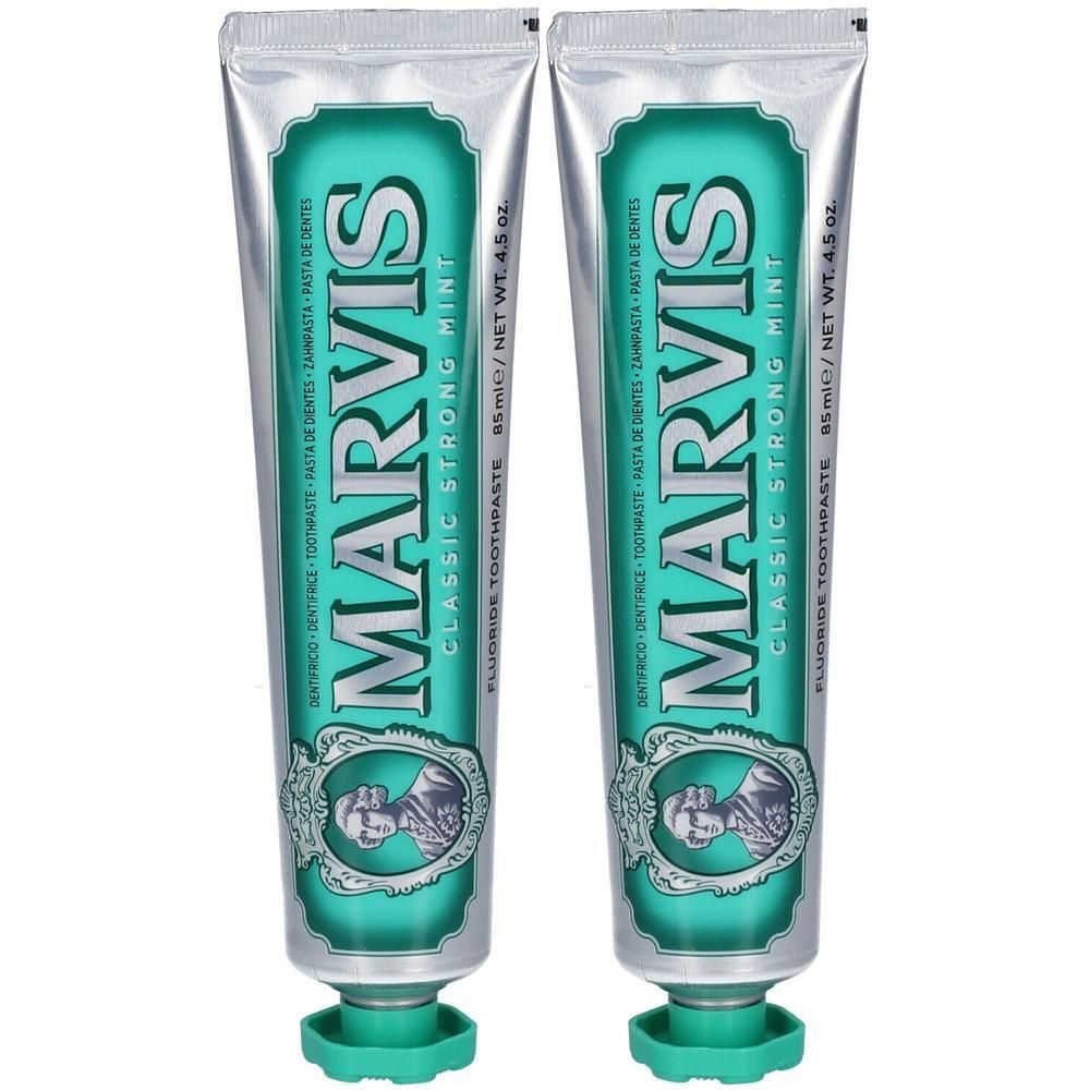 Twee tubes MARVIS Classic Strong Mint tandpasta. Zilveren tubes met groen etiket en tekst.