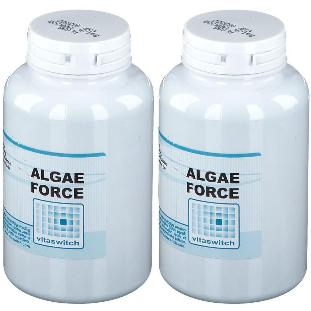 Twee witte flessen met label "ALGAE FORCE" en "vitaswitch".