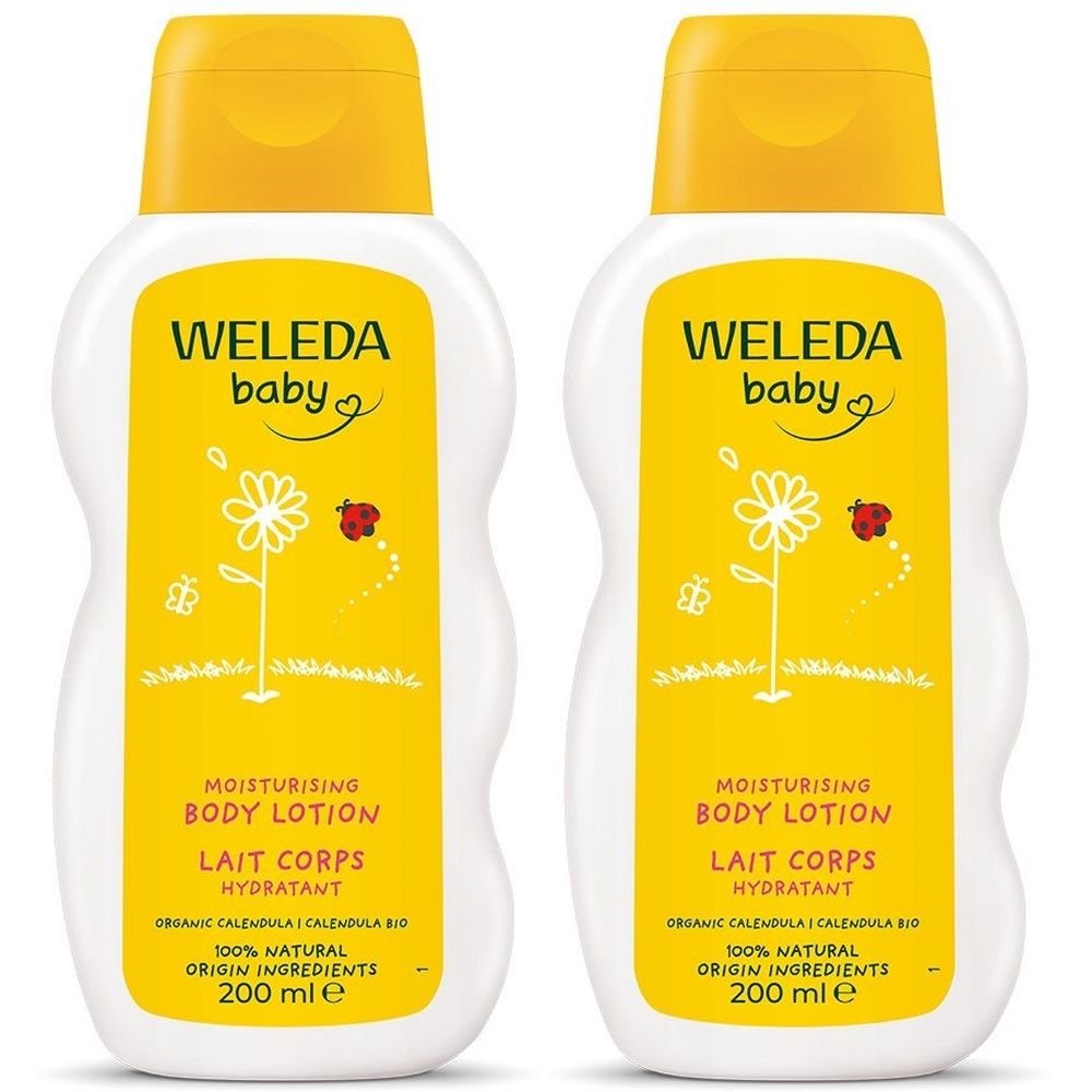 Twee witte flessen met gele etiketten. Opschrift: Weleda Baby, Moisturising Body Lotion. Met bloemen- en lieveheersbeestjes illustraties.