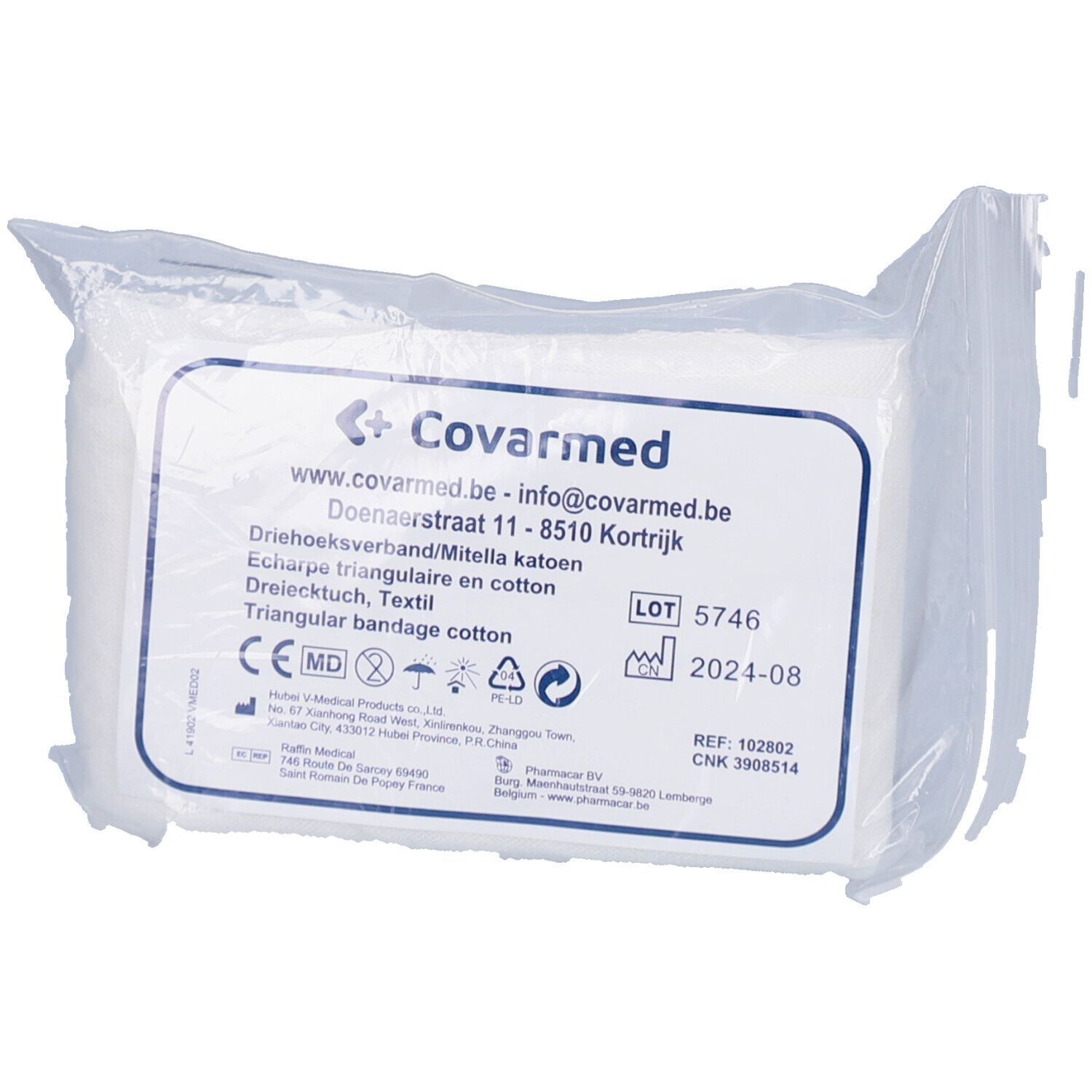 Verpakte driehoeksverband van katoen. Op de verpakking staan informatie en het logo van Covarmed.