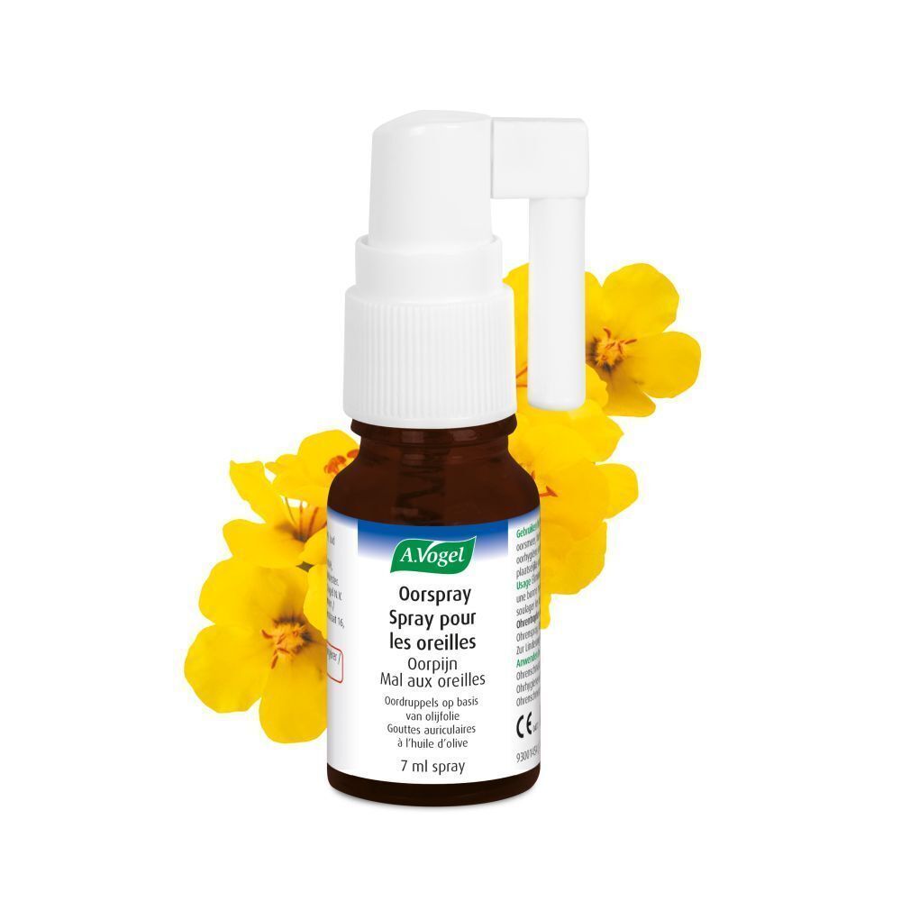 Bruine glazen flacon met witte spraykop. Gele bloemen op de achtergrond. Opschrift: A. Vogel Oorspray Spray pour les oreilles, 7 ml.