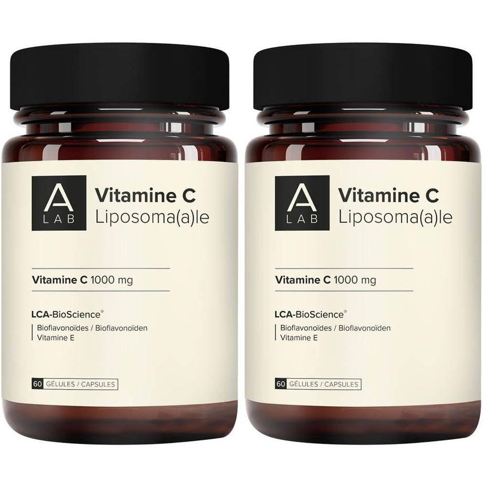 Twee flessen met bruine doppen en etiketten. Opschrift: A-Lab, Vitamine C Liposomaal, 1000 mg, 60 capsules.
