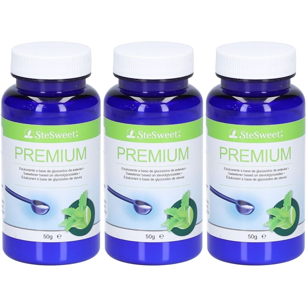 Drie blauwe flessen met witte doppen. Op de etiketten staat "SteSweet Premium". Een lepel en een muntblad zijn afgebeeld.