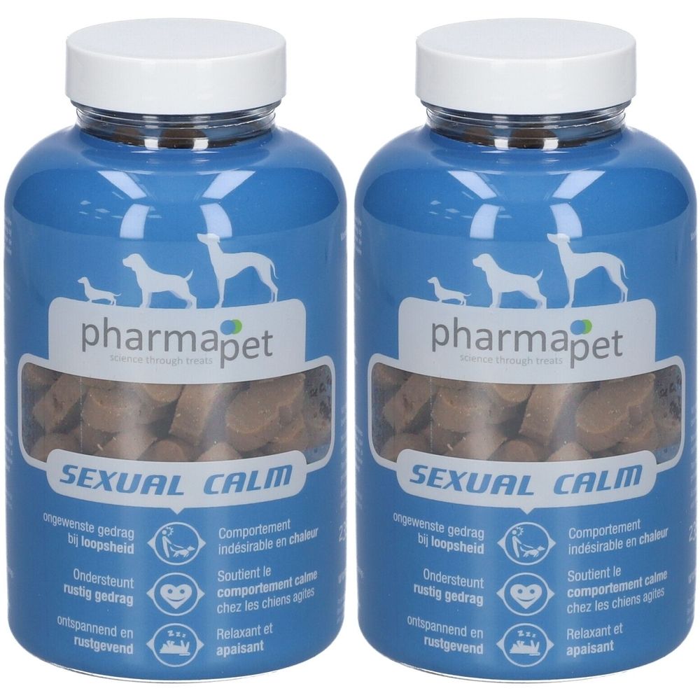 Twee blauwe flessen met witte deksels. Zichtbaar product: bruine snacks. Opschrift: Pharma Pet, Sexual Calm.