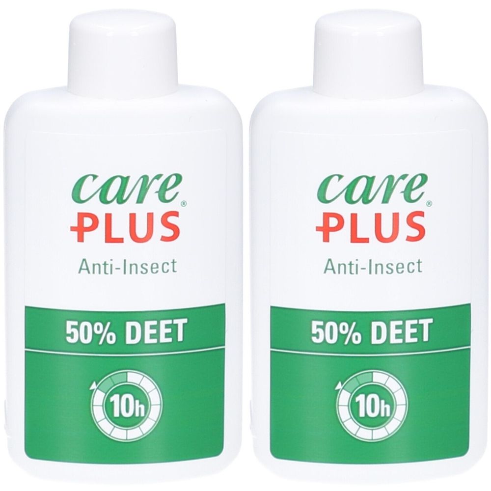 Twee witte flessen met groene en rode etiketten. Opschrift: care PLUS Anti-Insect, 50% DEET. Toont een 10h symbool.