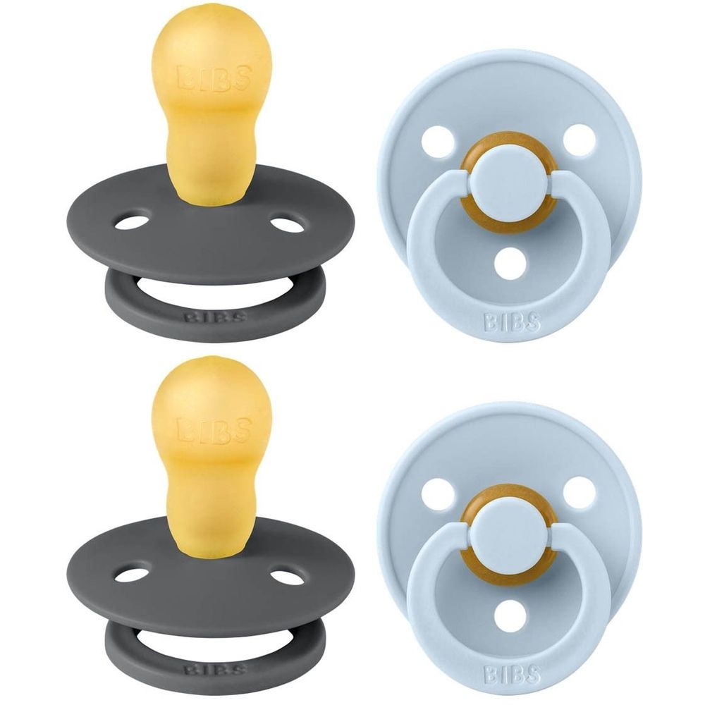 Vier fopspenen. Twee grijs, twee babyblauw. Ronde vorm, latex speen. Merk BIBS op de ringen.