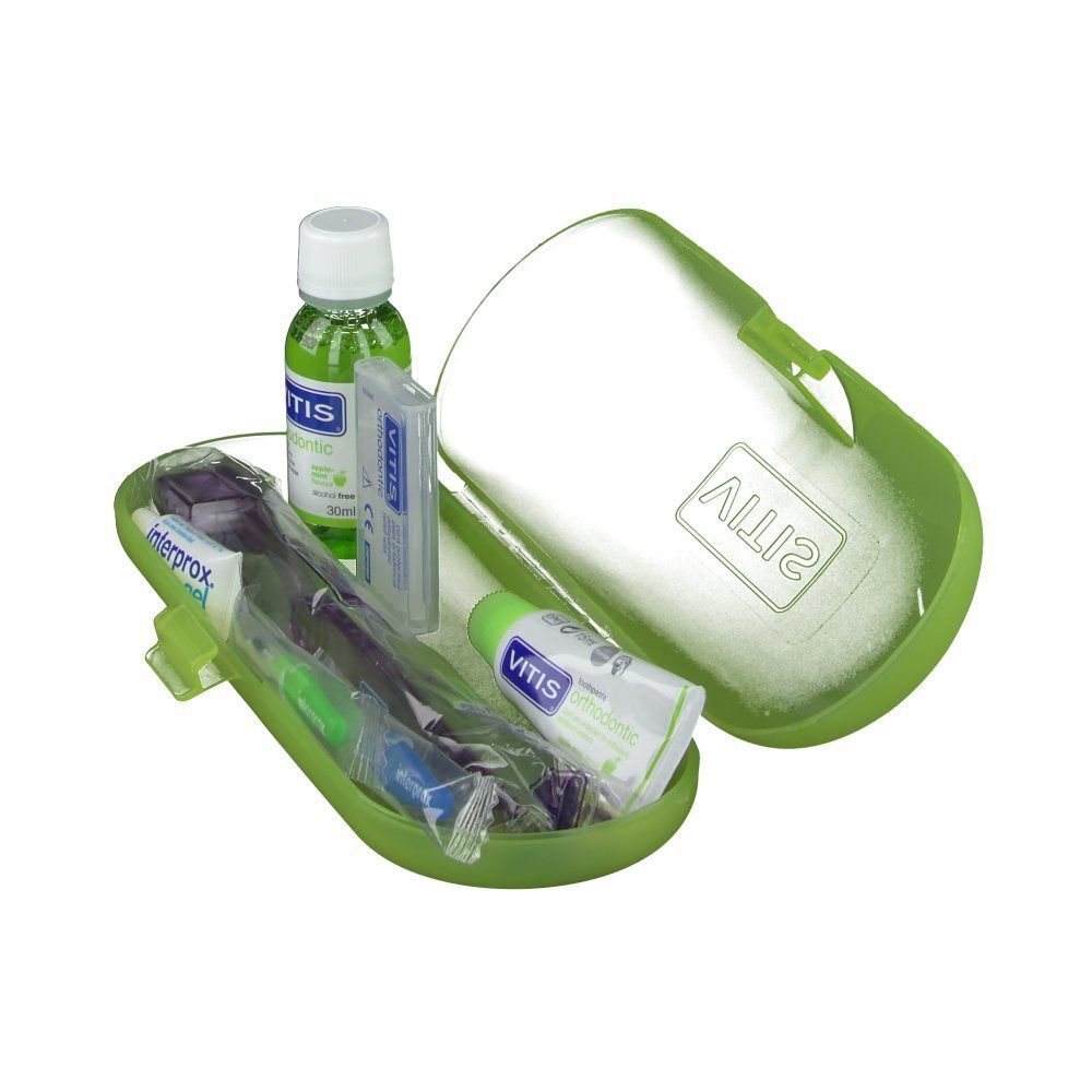 Groen etui met mondverzorgingsproducten. Bevat mondspoeling, flosdraad, tandpasta en tandenborstel.