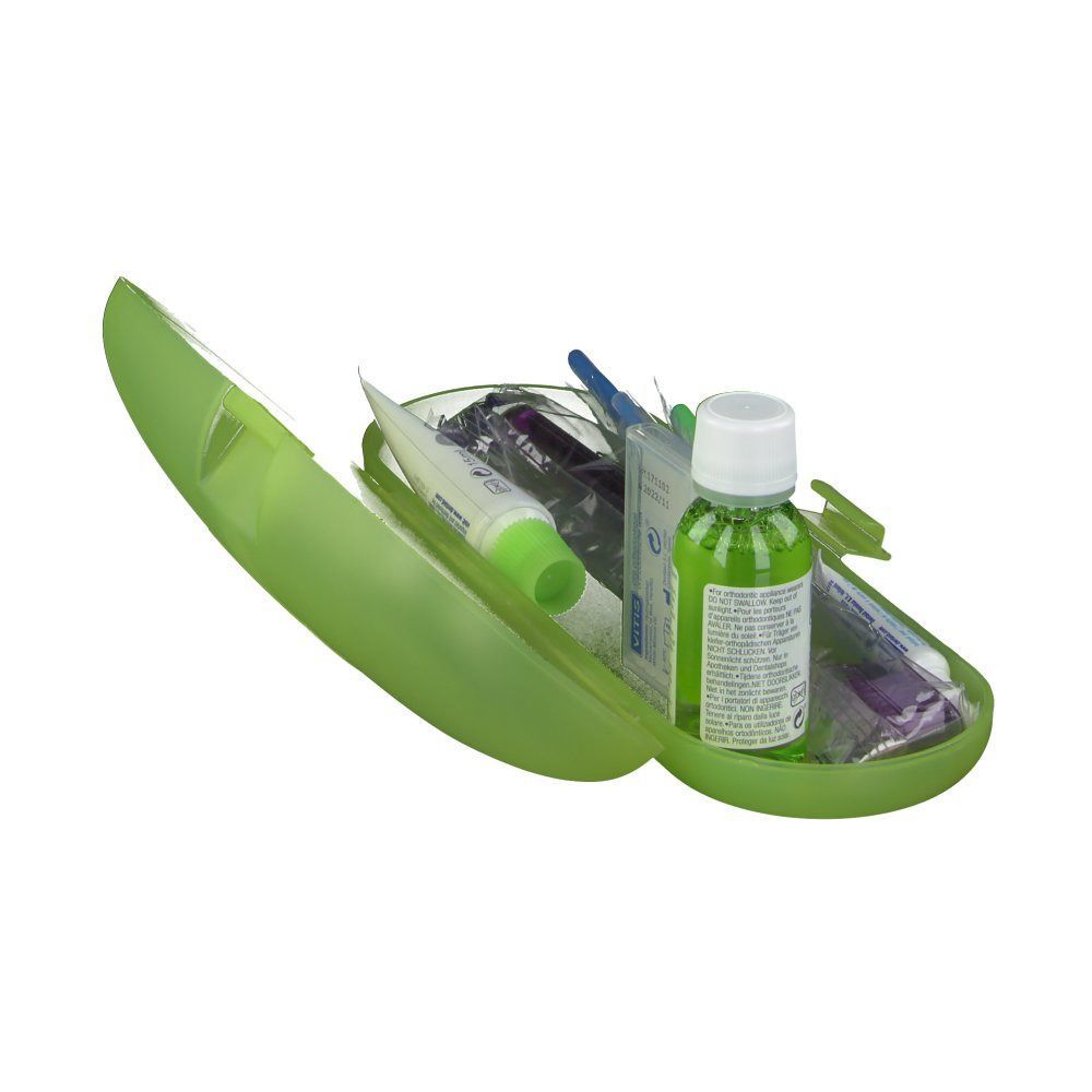 Groen etui met mondverzorgingsproducten. Bevat mondspoeling, flosdraad, tandpasta en tandenborstel.
