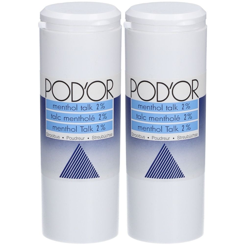 Twee witte poederflessen met blauwe etiketten. Opschrift: POD'OR, menthol talk 2%, talc mentholé 2%, menthol Talk 2%.