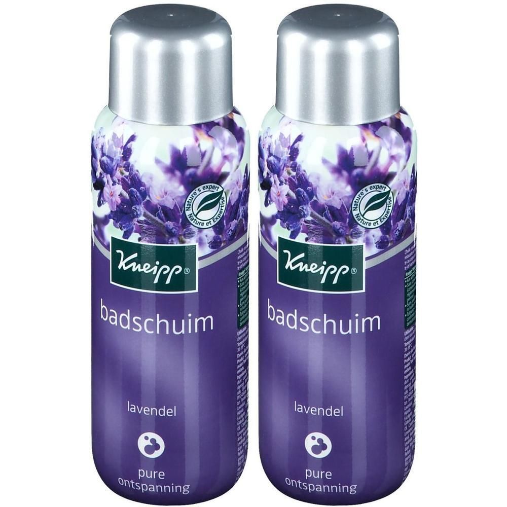 Twee flessen Kneipp badschuim lavendel. Paarse flessen met zilveren dop. Opschrift: Badeschaum, Lavendel, pure ontspanning.