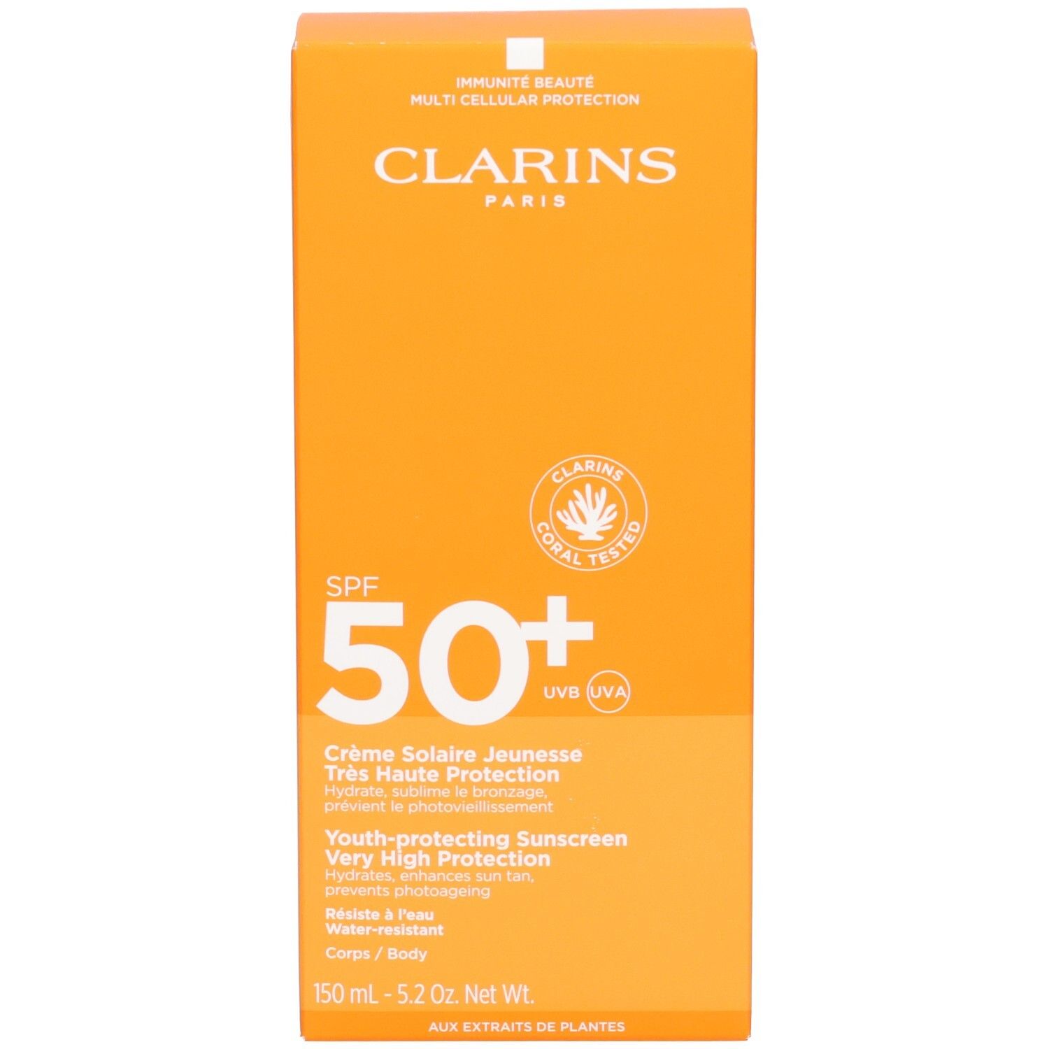Emballage orange de crème solaire Clarins avec inscription SPF 50+.