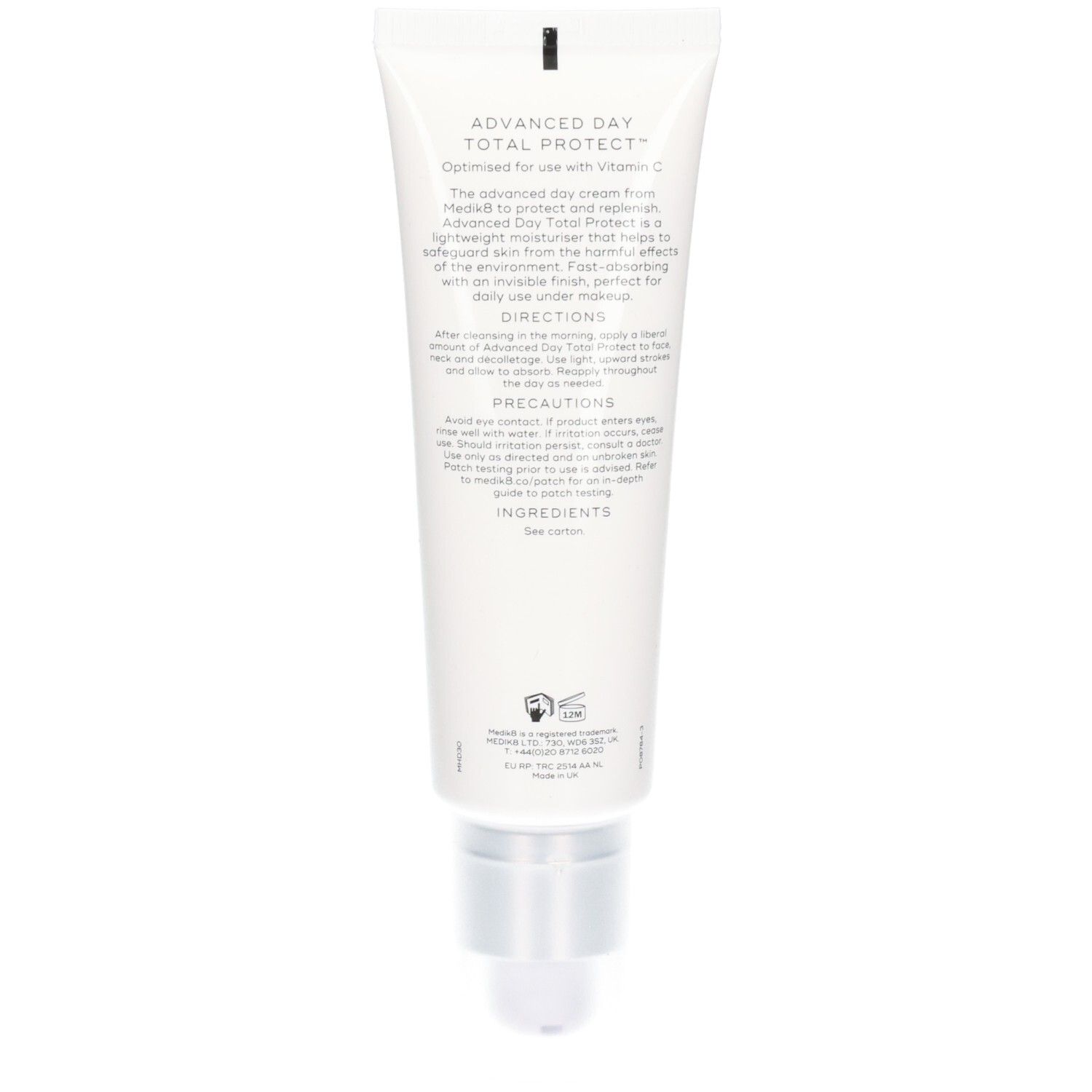 Achterkant van de Medik8 Advanced Day Total Protect hydraterende crème tube met ingrediënten en instructies.