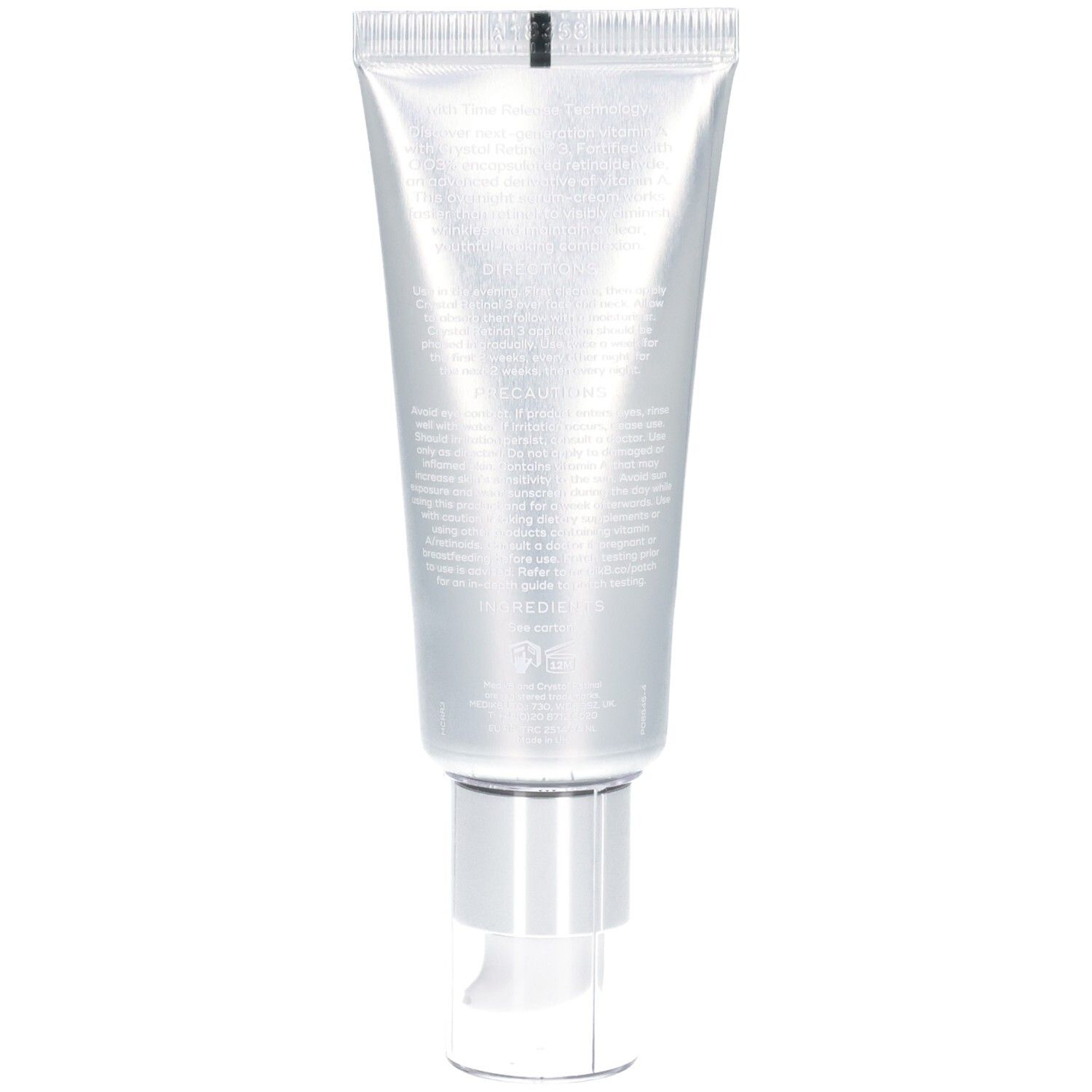 Arrière du tube de sérum Medik8 Crystal Retinol 3 avec ingrédients.
