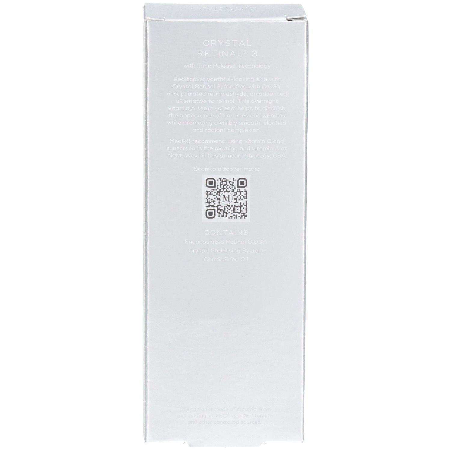 Côté de la boîte de sérum Medik8 Crystal Retinol 3 avec QR code.