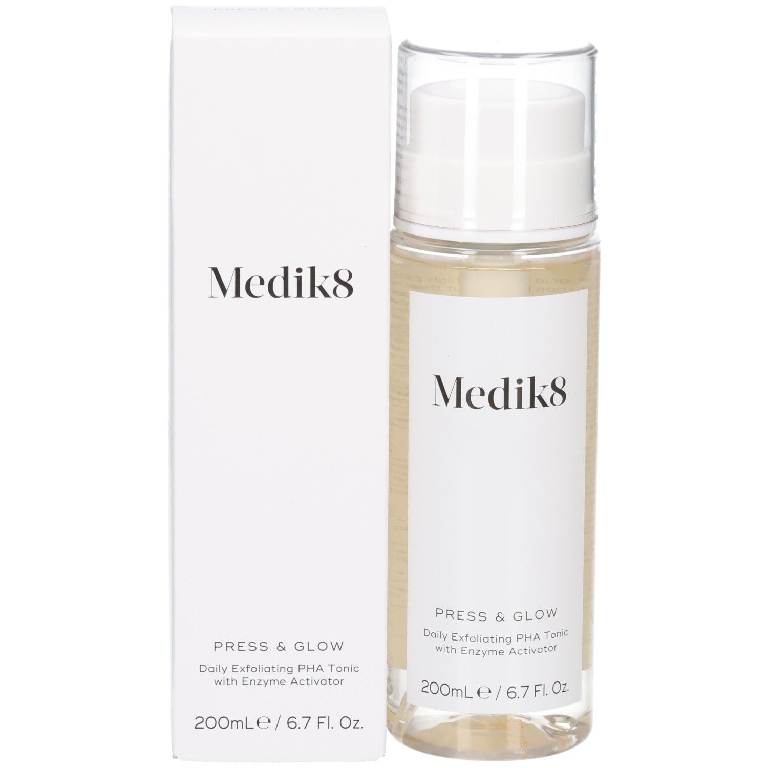 Medik8 Press & Glow Toner et sa boîte d'emballage, tous deux avec le nom du produit et le logo.
