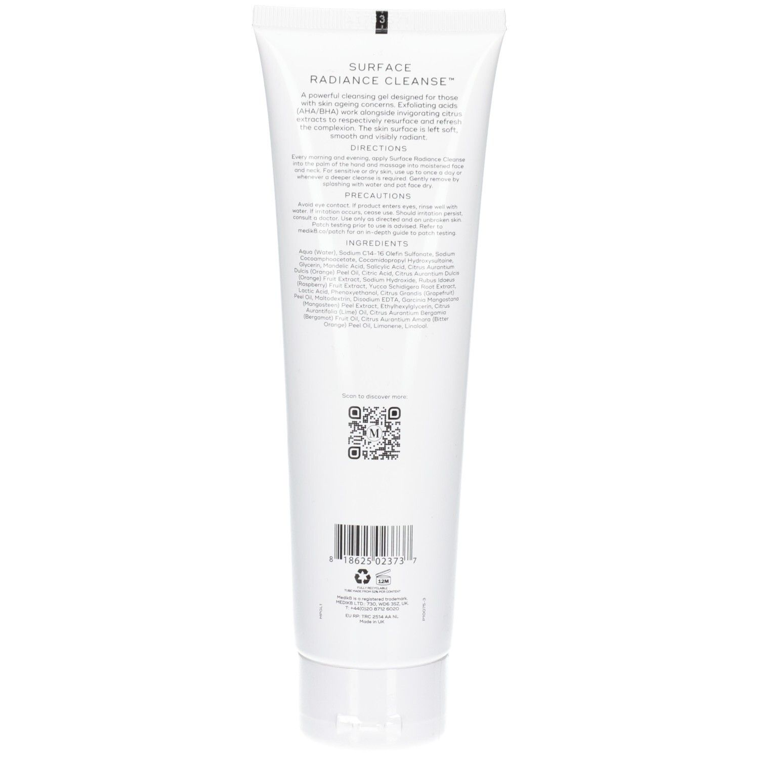 Achterkant van een witte tube Medik8 Surface Radiance Cleanse, met instructies en ingrediënten.