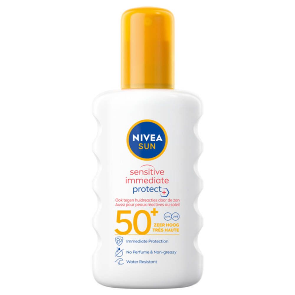 Witte fles met gele dop. Opschrift NIVEA SUN, sensitive immediate protect+, SPF 50+.