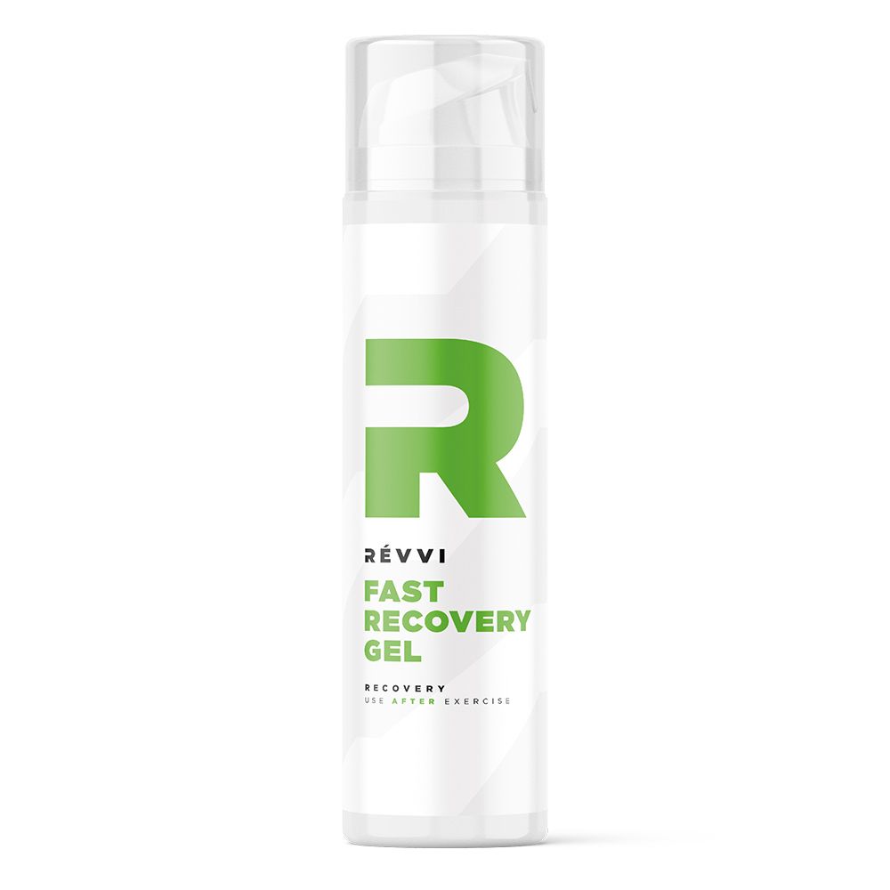 Witte cilinder met groene "R" en tekst. "RÉVVI Fast Recovery Gel" en "Recovery for after exercise" zijn zichtbaar.