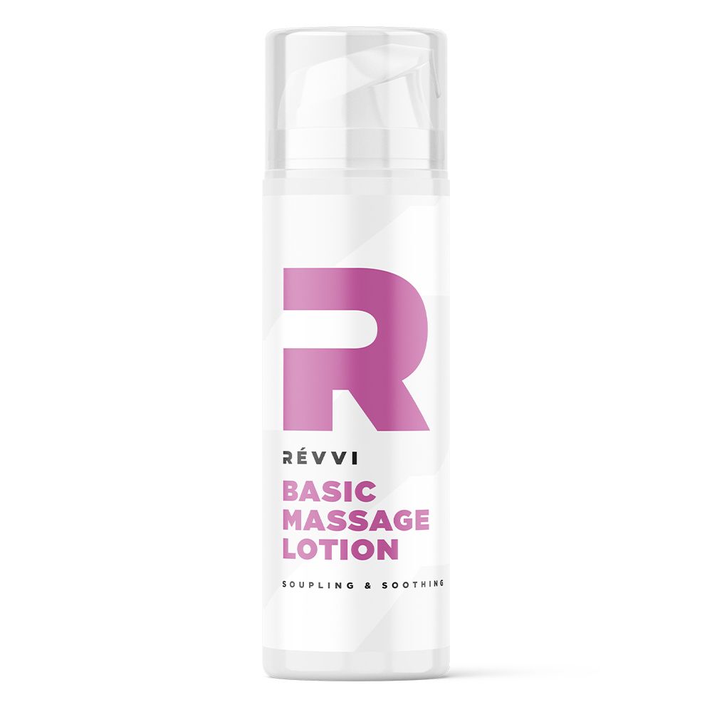 Witte fles met roze logo en tekst: RÉVVI Basic Massage Lotion. Met pomp en transparante dop.
