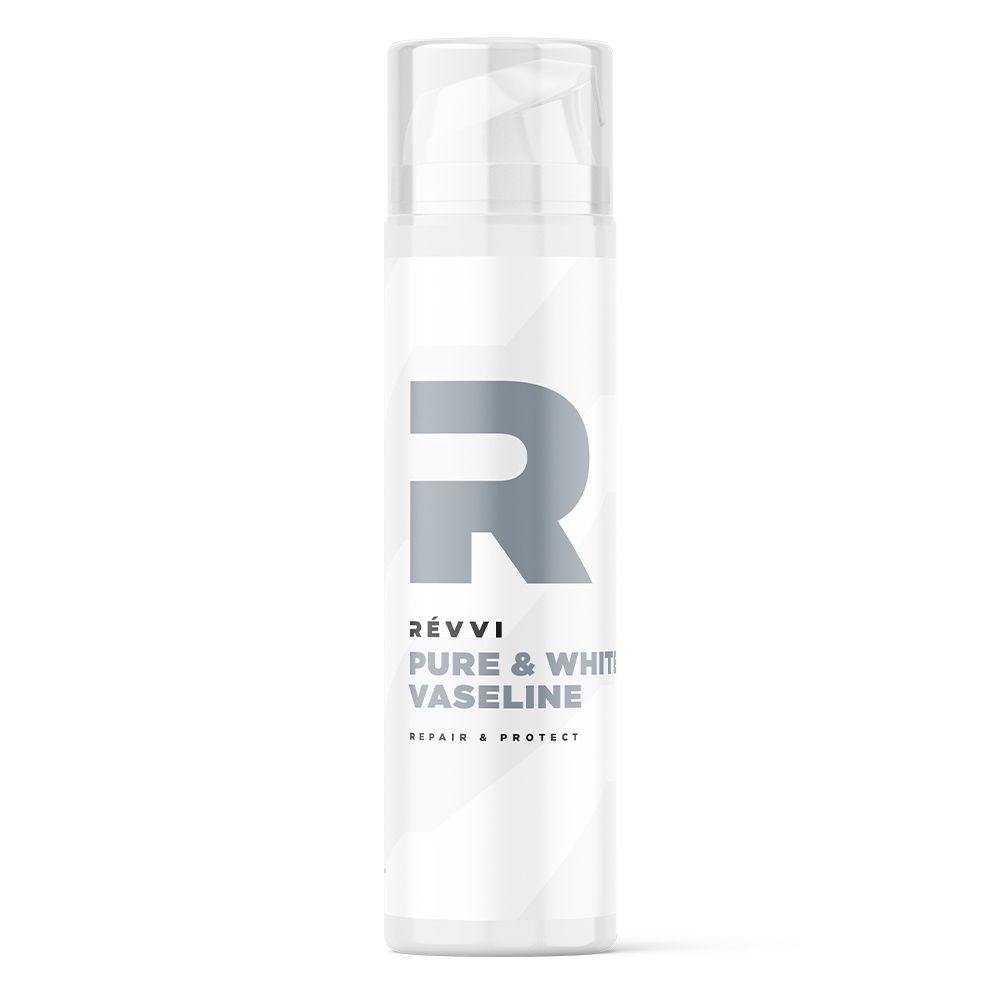 Flacon blanc avec pompe. Inscription : RÉVVI Pure & White Vaseline. Logo gris.