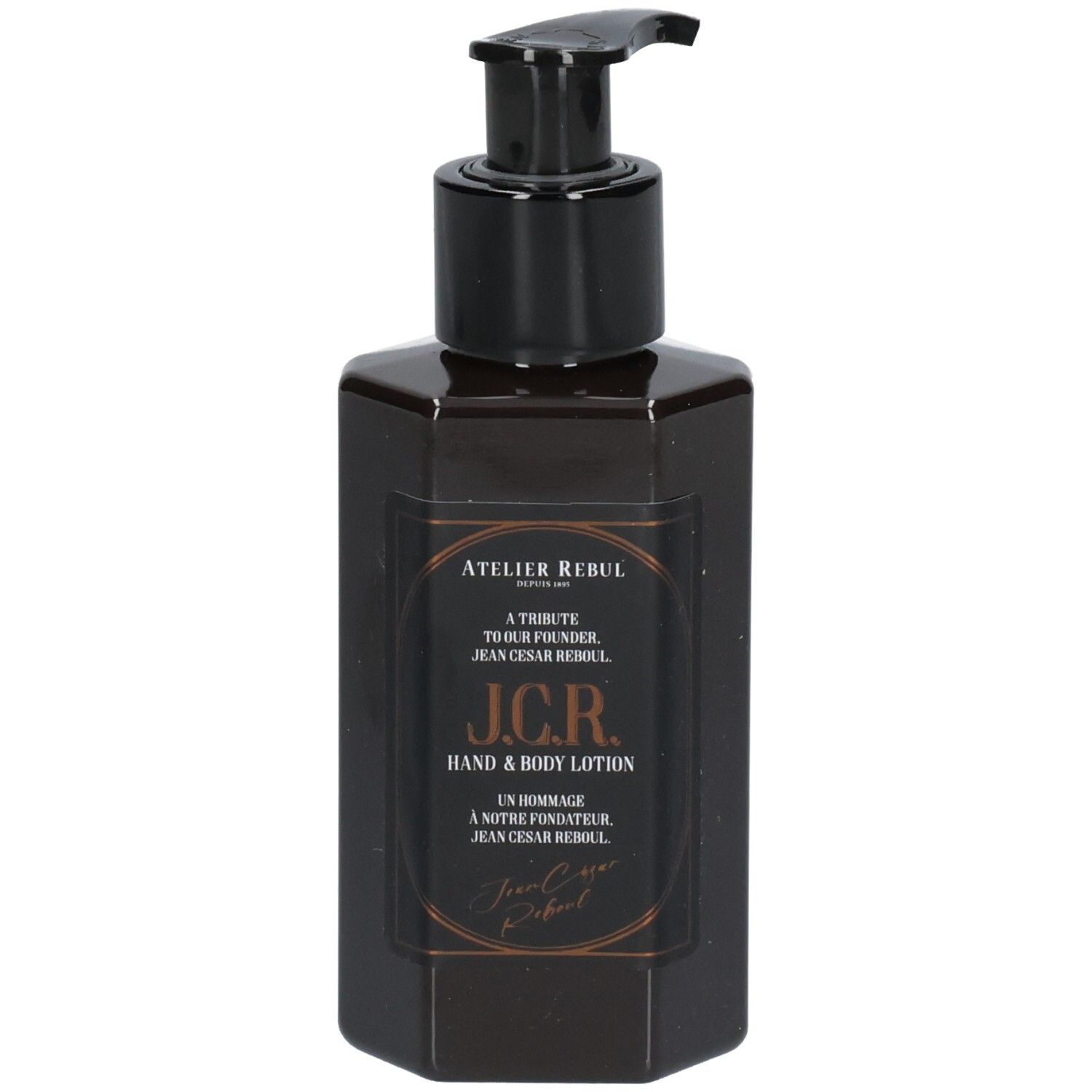 Bruine lotionfles met zwarte pomp. Opschrift: Atelier Rebul J.C.R. Hand & Body Lotion.