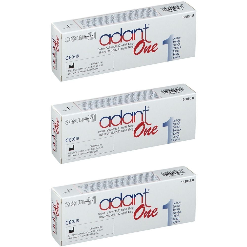 Drie witte dozen met de naam "adant One" in rood. Opschrift: Sodium hyaluronate 12mg/ml. CE0318 logo en steriel symbool.