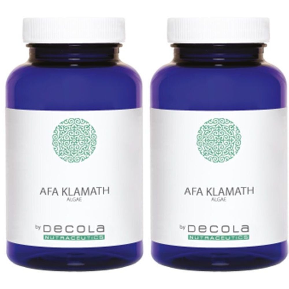 Deux flacons bleus avec des bouchons et étiquettes blanches. Les étiquettes indiquent "AFA Klamath Algae" et "by Decola Nutraceutics".