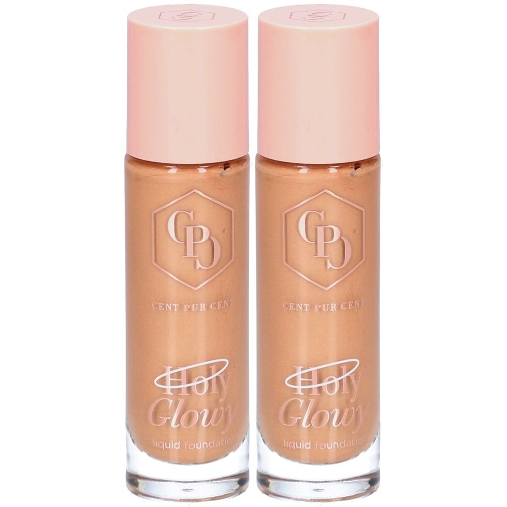 Twee foundationflessen met roze dop. Opschrift: Holy Glowy, Cent Pur Cent. Vloeibare foundation.