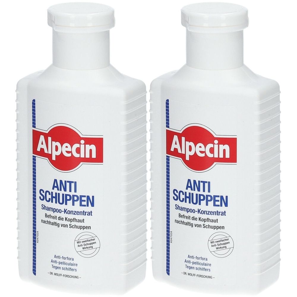 Deux flacons blancs de shampooing antipelliculaire Alpecin. Inscription rouge Alpecin, dessous Anti Schuppen. Flacons avec bouchon blanc.