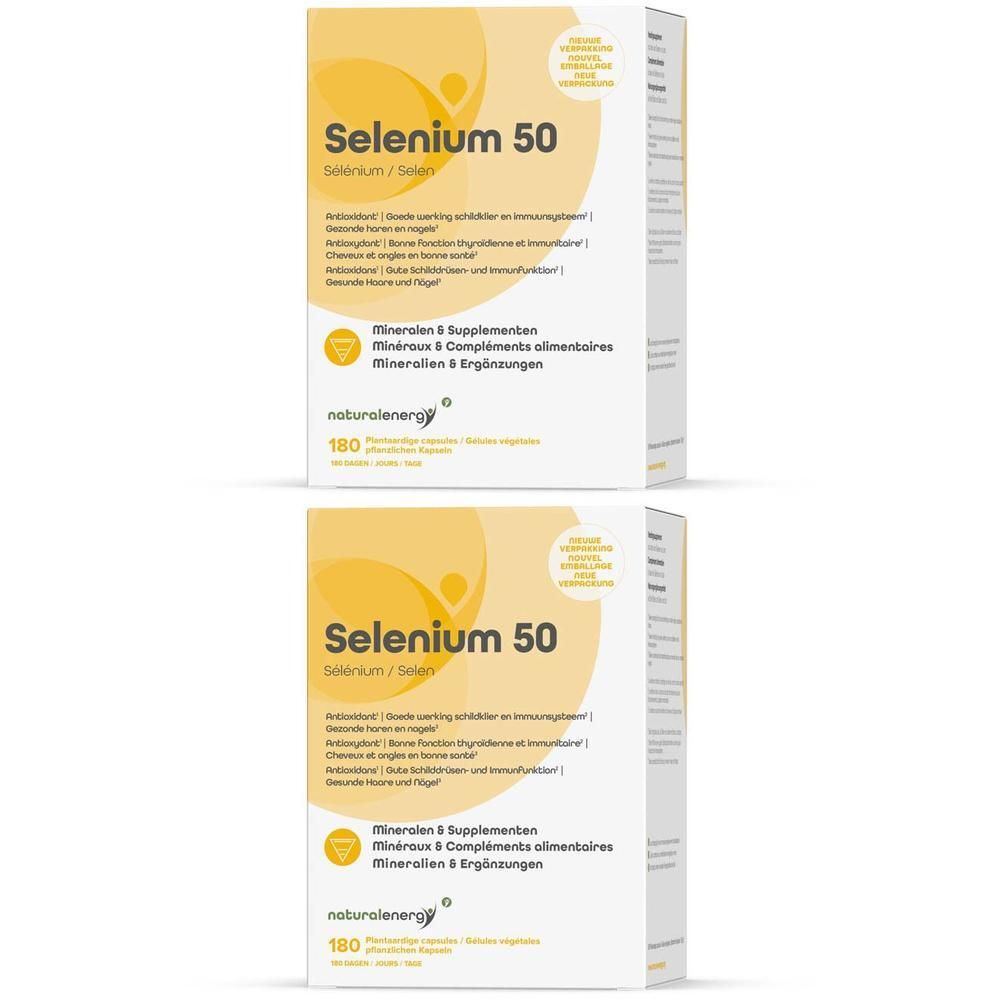Twee verpakkingen "Natural Energy Selenium 50" voedingssupplementen. Witte dozen met gele cirkels en productinformatie.