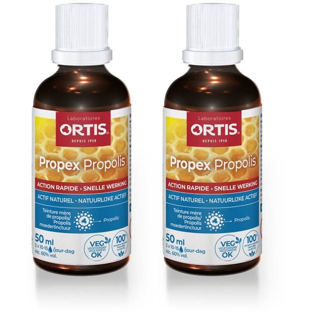 Twee flessen Ortis Propex Propolis. Bruine vloeistof in glazen flessen met witte dop. Etiket met productnaam en logo.