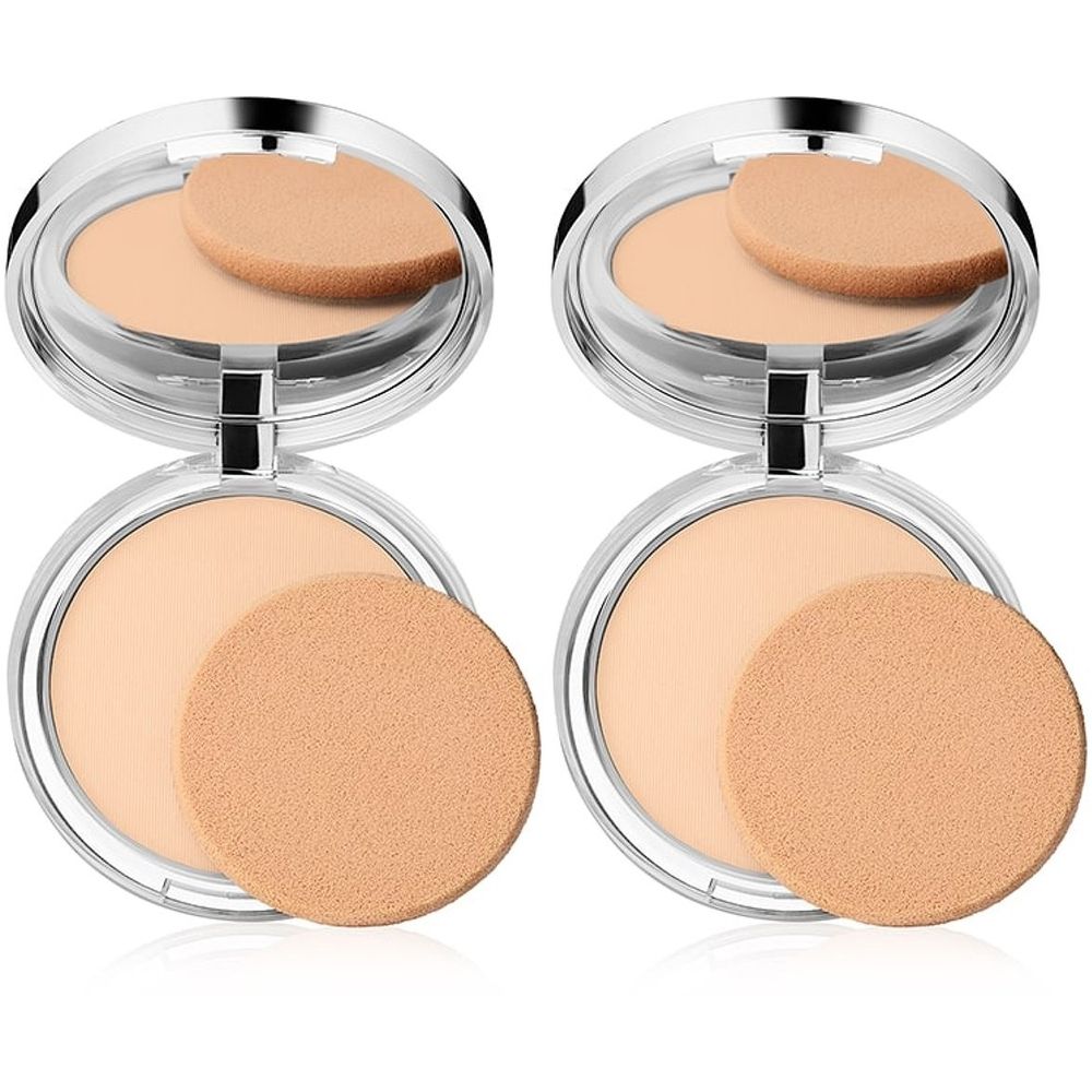 Twee ronde, open poedercompacts met spiegels en sponsjes. Beige poeder, lichte behuizing.