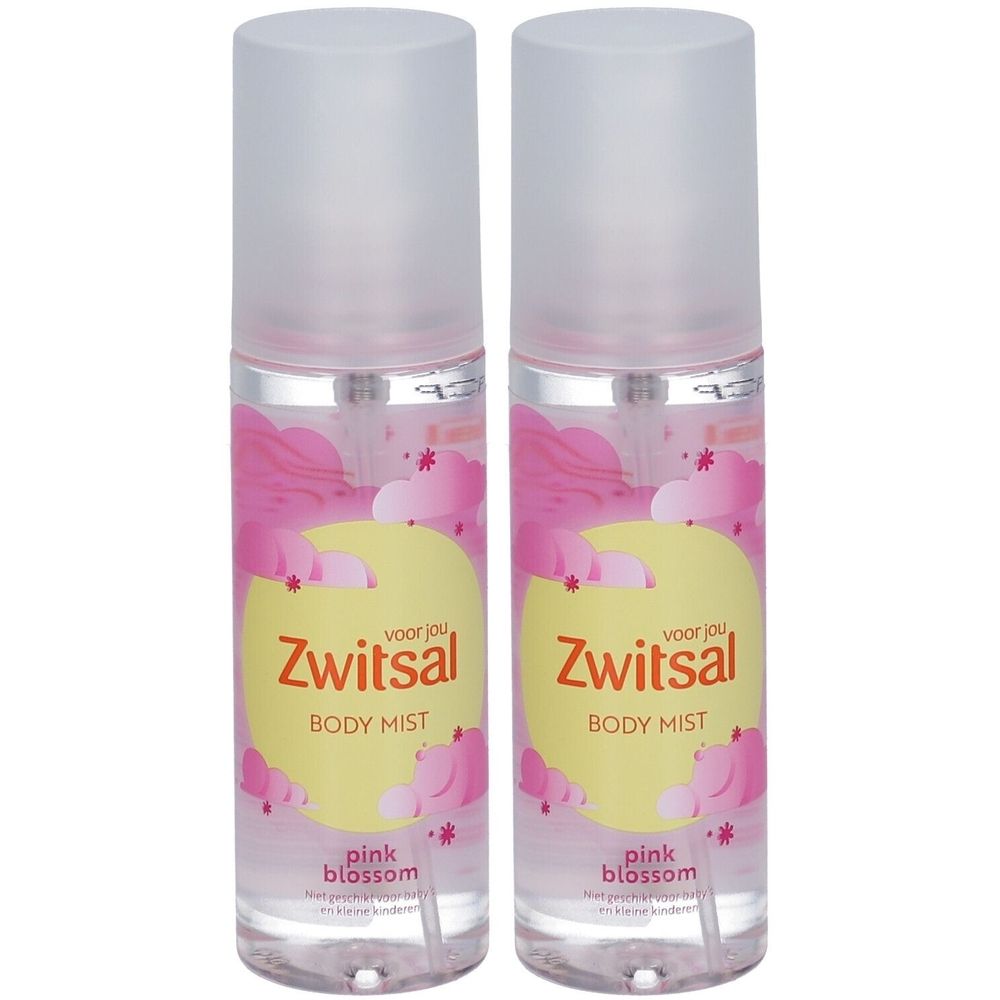 Twee spuitflessen Zwitsal Body Mist Pink Blossom. Transparante flessen met roze etiket en witte dop. Opschrift Zwitsal.