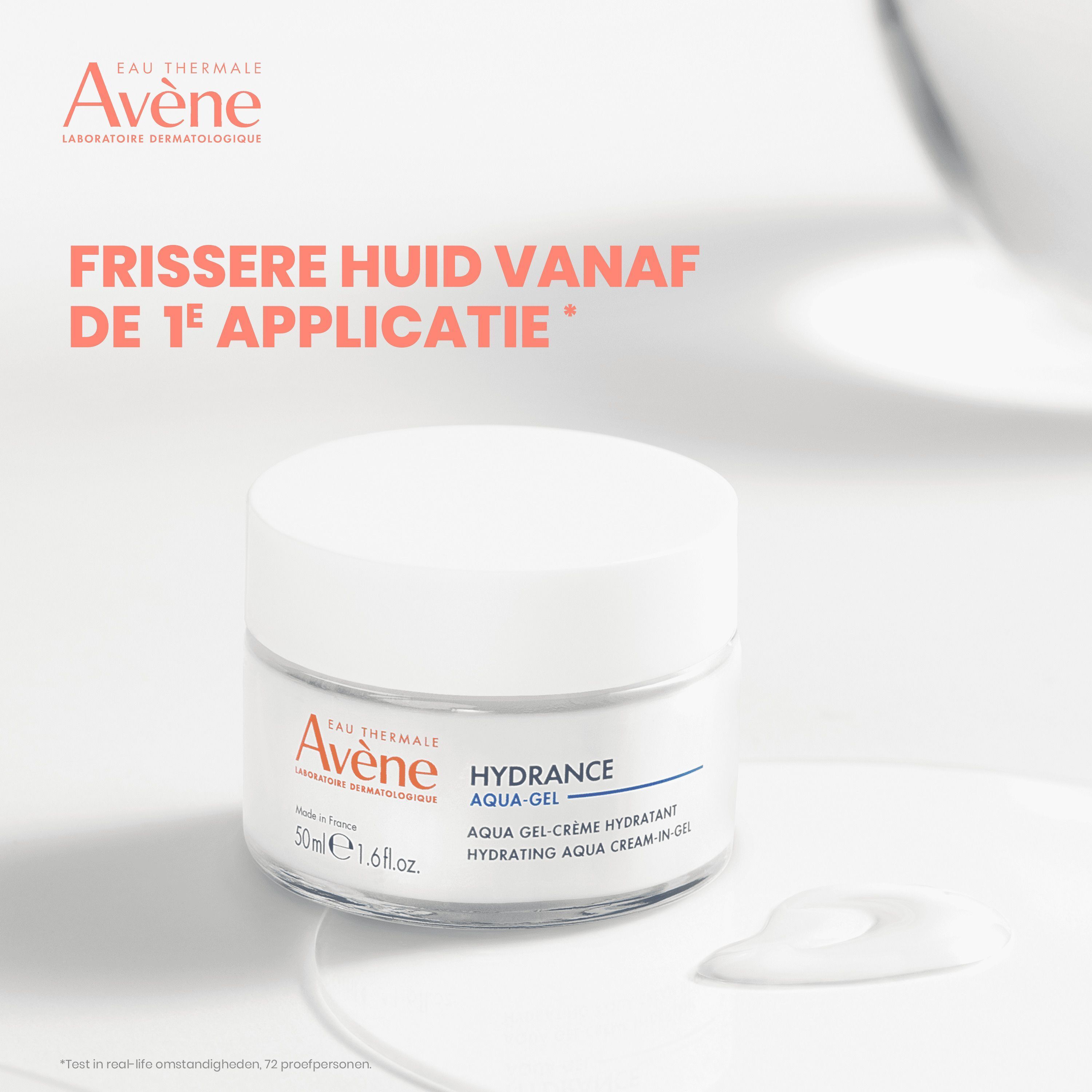 Een Avène Hydrance Aqua Gel potje op een witte ondergrond met een gelspoor.
