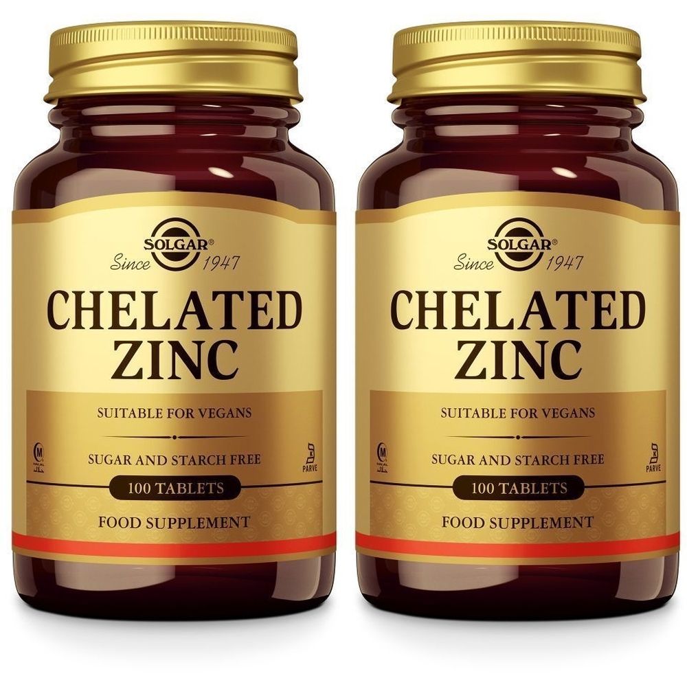 Twee flessen Solgar Chelated Zinc. Bruine glazen flessen met gouden doppen en etiketten. Opschrift: Chelated Zinc, 100 tabletten.