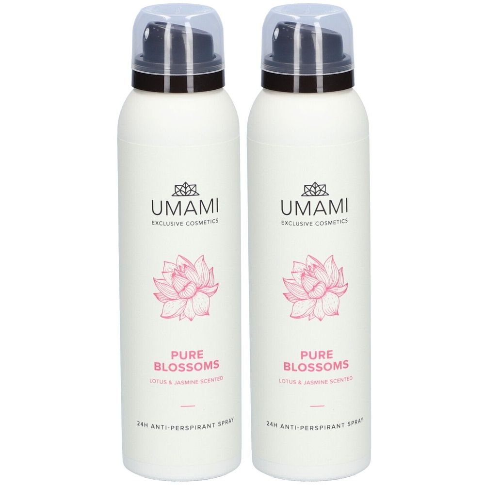Twee witte spuitbussen. Opschrift: UMAMI, Pure Blossoms, Lotus & Jasmin, 24h Anti-Perspirant Spray. Roze bloemenillustratie.