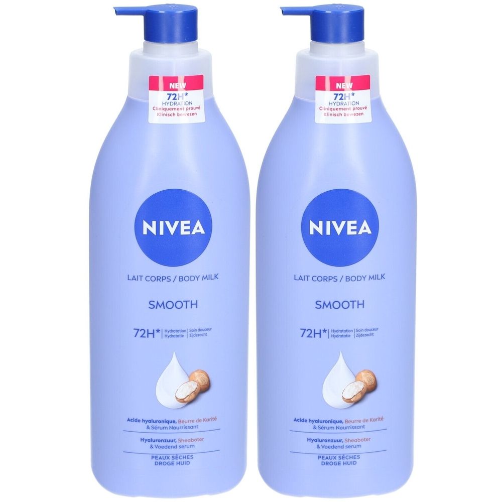 Twee flessen Nivea Lait Corps/Body Milk Smooth met pomp. Blauwe flessen met wit Nivea-logo en productinformatie.
