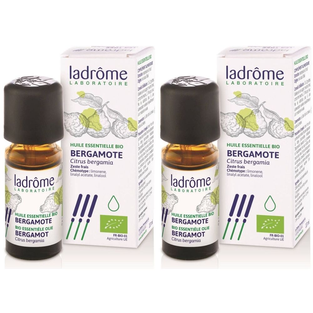 Twee flessen en verpakkingen van Ladrôme Bergamot olie. Op de verpakkingen staat "Huile Essentielle Bio Bergamote".
