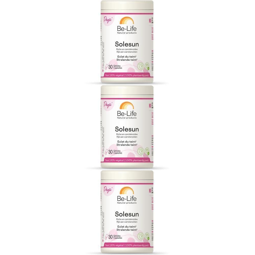 Drie potten Be-Life Solesun. Witte containers met roze etiketten. Tekst: Solesun, 30 capsules, 100% vegan.