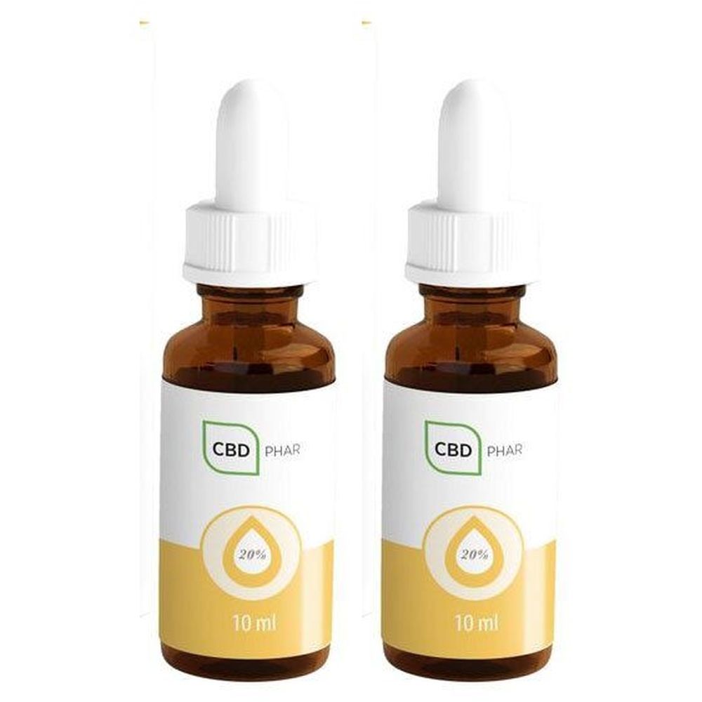 Twee bruine glazen flessen met pipetten. De etiketten tonen CBD PHAR, 20% en 10 ml.