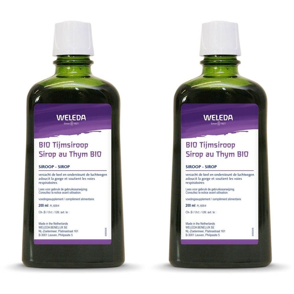 Twee groene flessen met witte dop. Op het etiket staat "WELEDA BIO Tijmsiroop Sirop au Thym BIO". 