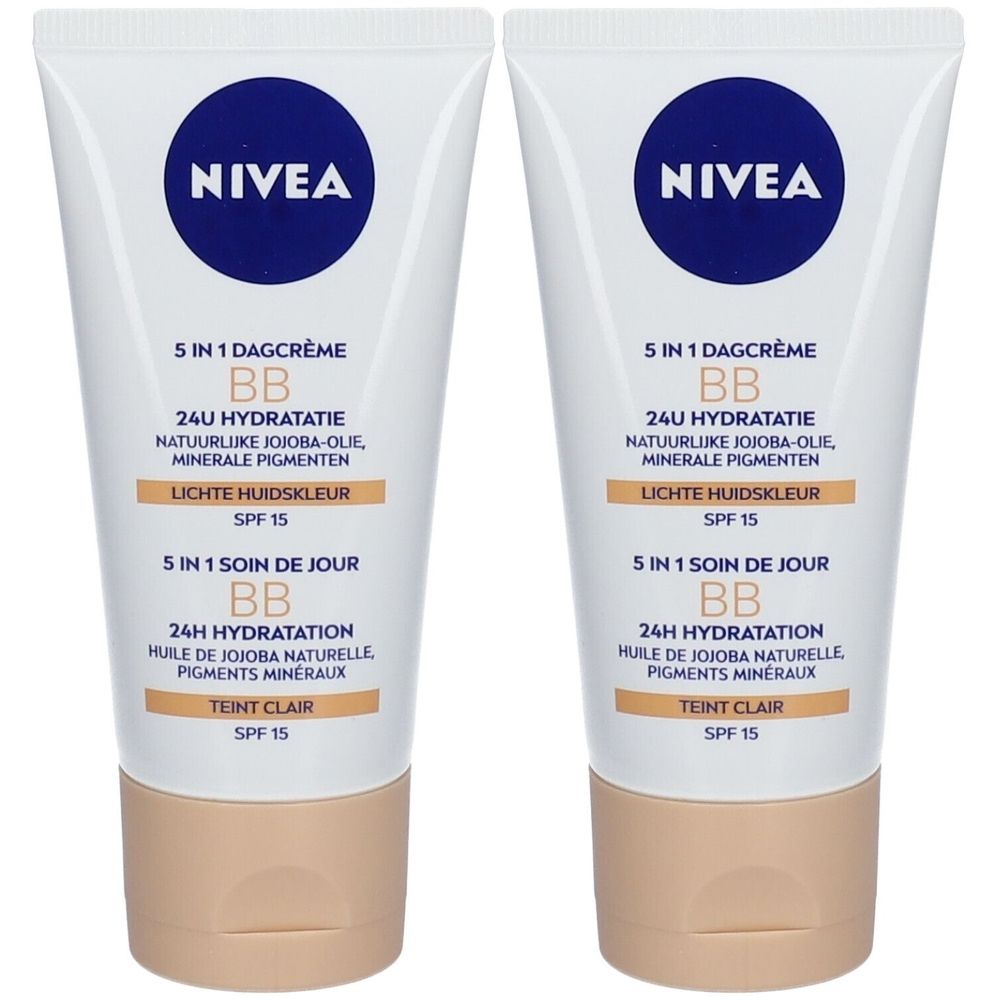 Deux tubes de crème BB Nivea. Inscription : 5 en 1, 24H Hydratation, Lichte Huidskleur, SPF 15, Teint Clair. Bouchon bleu avec logo Nivea.