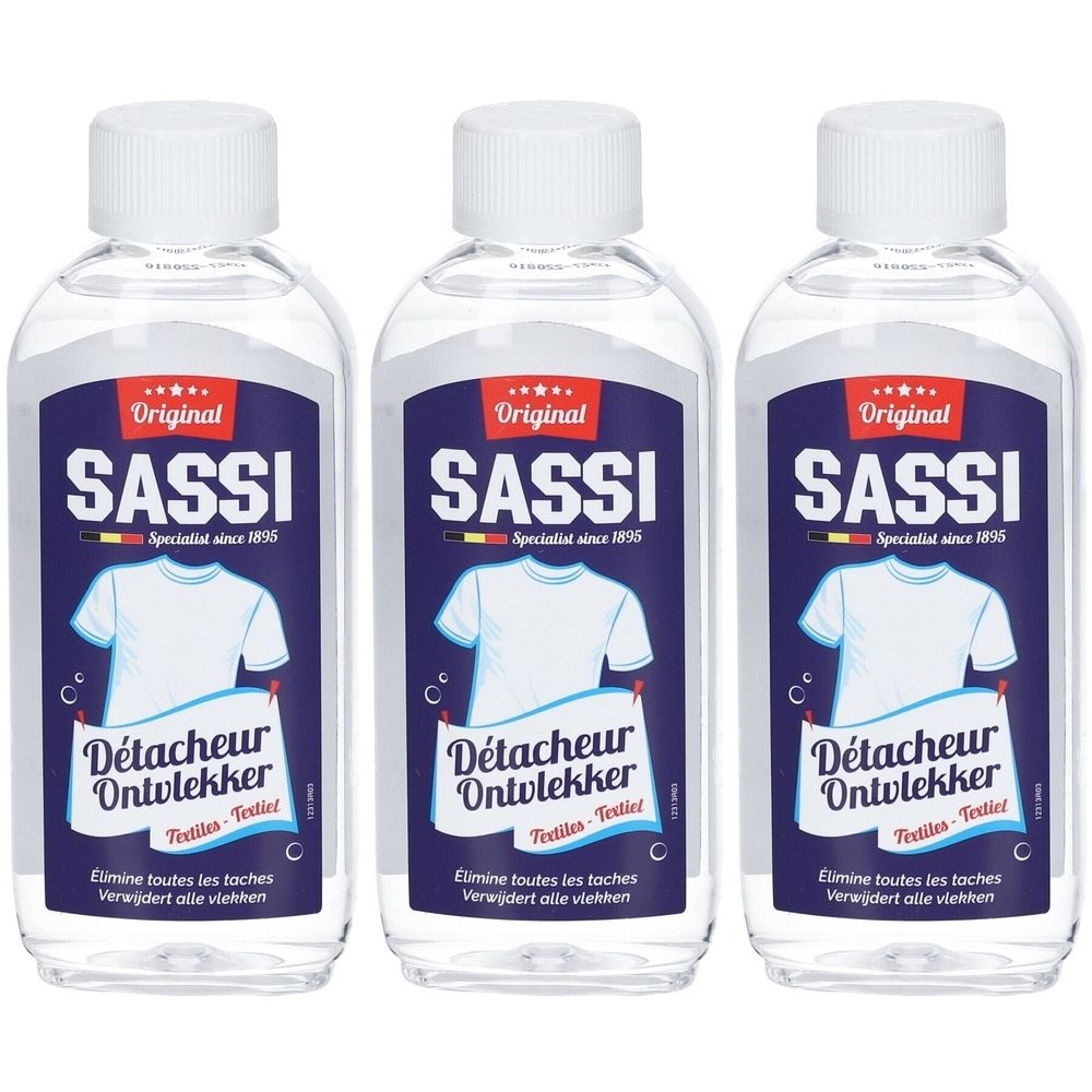 Drie flessen met witte doppen. Labels met tekst: SASSI, Détacheur, Textiel. Verwijdert vlekken.