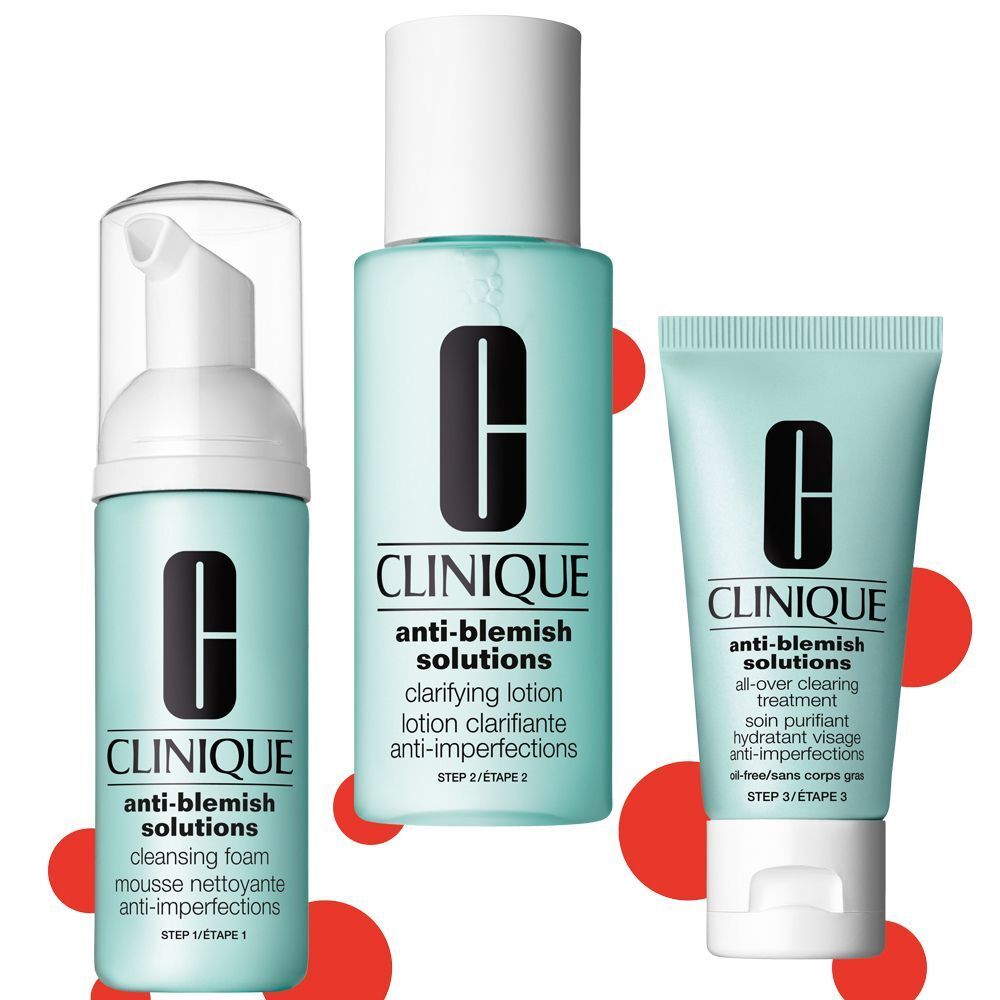 Drie producten: reinigingsschuim, lotion en crème. Allemaal met CLINIQUE Anti-Blemish Solutions opschrift.