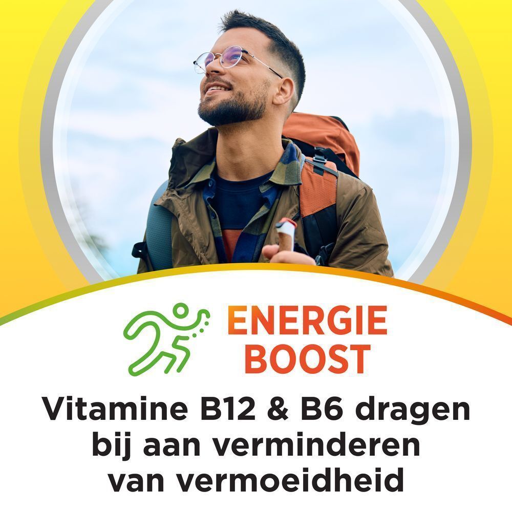 Man met rugzak. Tekst: Energie Boost. Vitamine B12 & B6 dragen bij aan verminderen van vermoeidheid.
