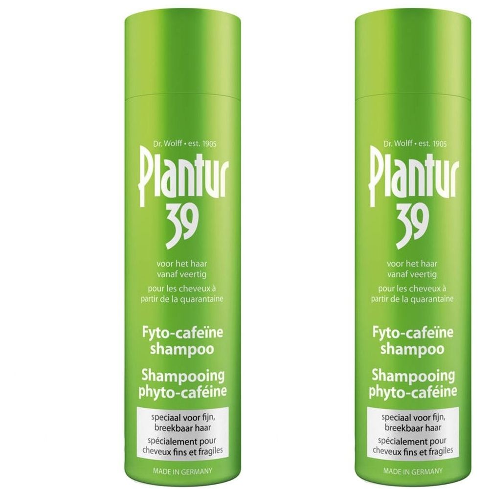 Twee groene flessen met witte tekst. Opschrift: Plantur 39 Fyto-cafeïne Shampoo. Tekst in het Nederlands en Frans.