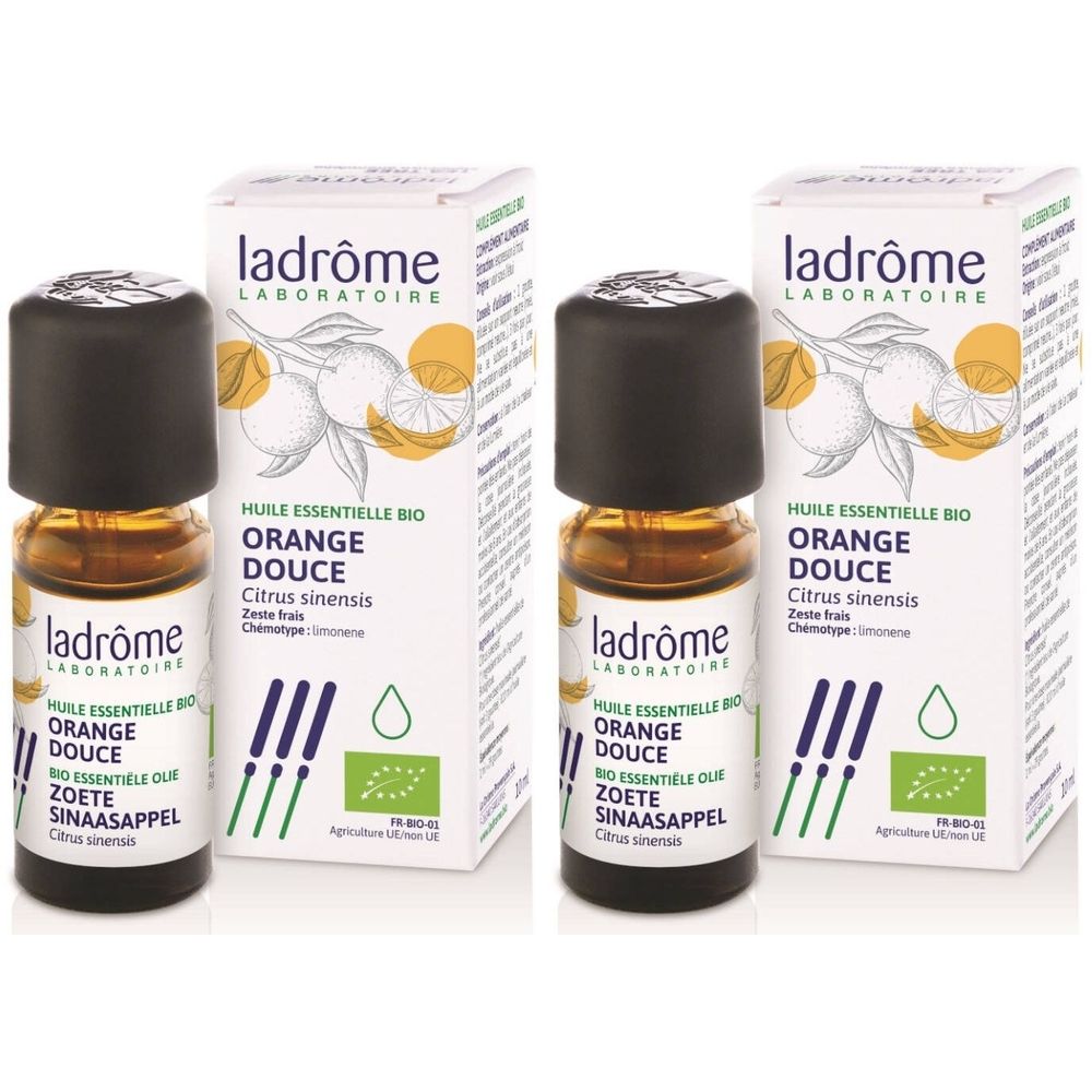 Twee flesjes en verpakkingen. Opschrift: Ladrôme, Huile Essentielle Bio Orange Douce. Bio-certificering.