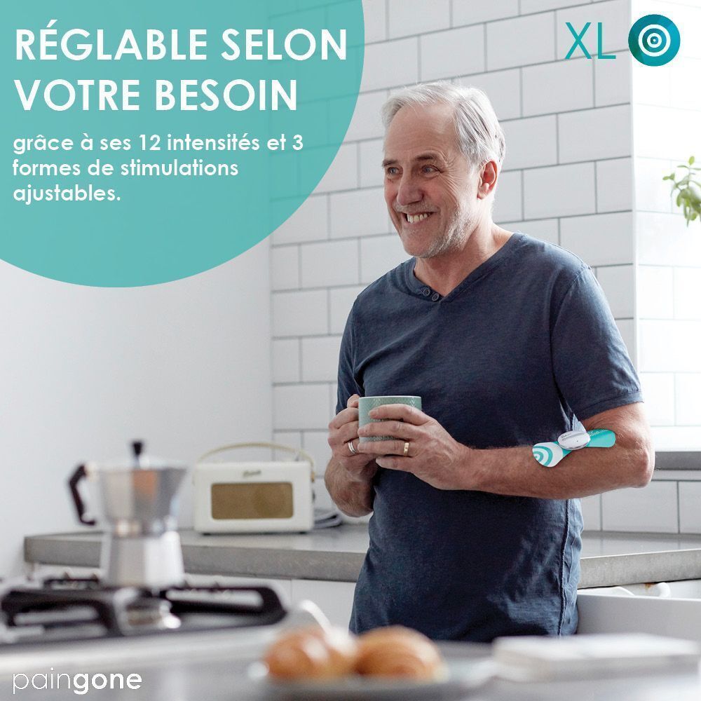 Homme tenant une tasse, Paingone XL au bras. Texte: "Réglable selon votre besoin". Cuisine en arrière-plan.