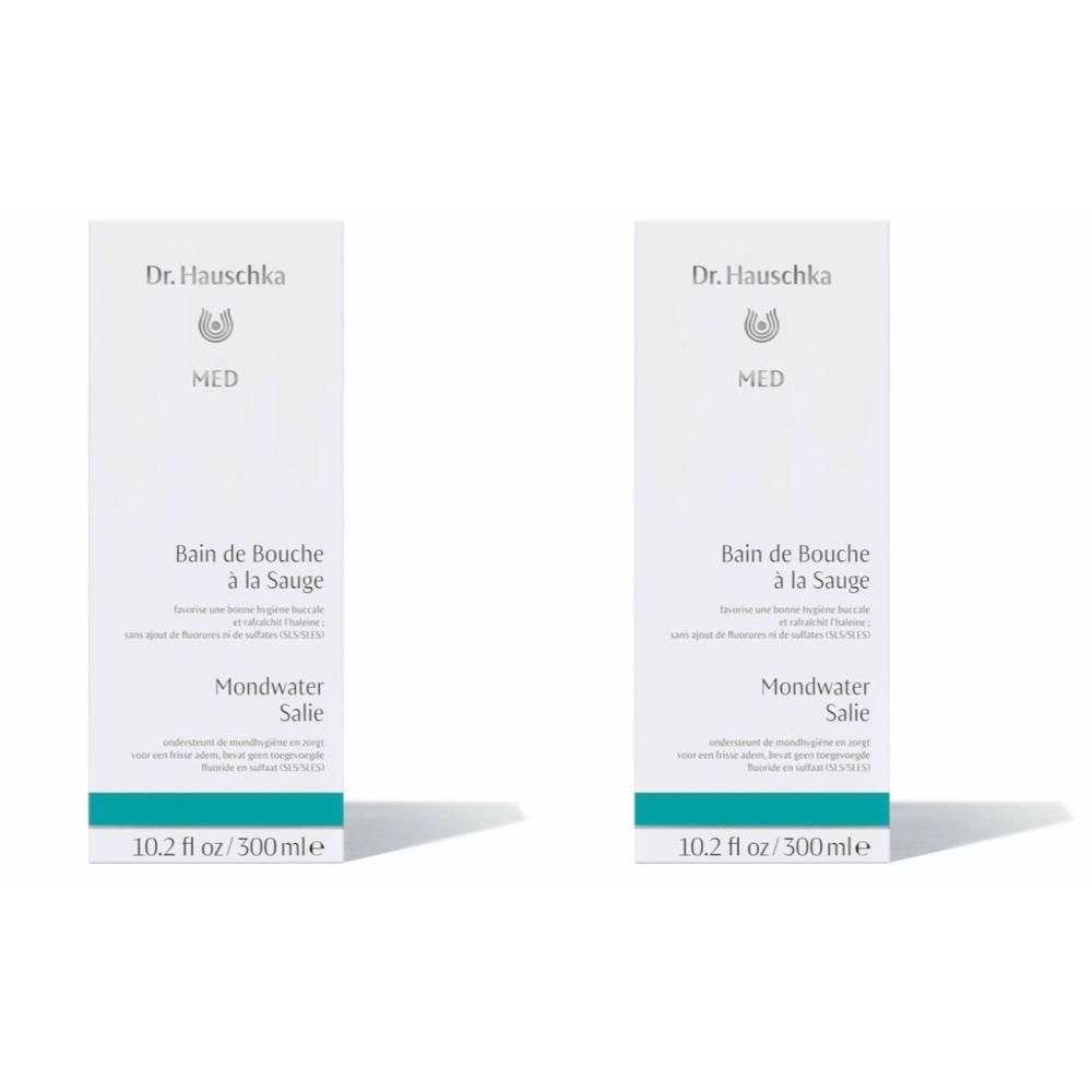 Twee witte dozen met logo en tekst. Opschrift: Bain de Bouche à la Sauge, Mondwater Salie. Onderaan: 10.2 fl oz / 300ml.